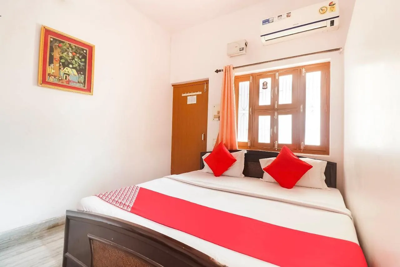 Oyo 66395 Kesher Guest House Varanasi 3*,  India